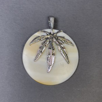 Mother-of-pearl pendant in silvery metal 62x50 mm+