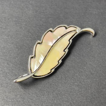 Brooch-pendant with mother-of-pearl, silver-toned metal 51x17mm+