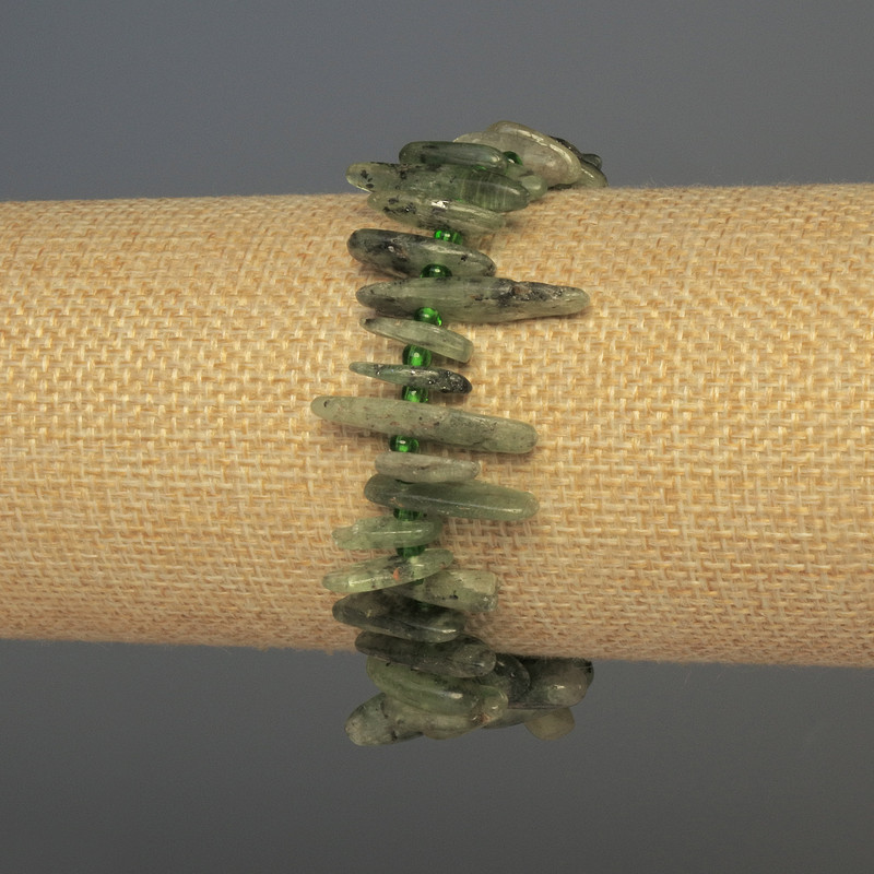 Kyanite Chip Needle Bracelet, diameter 10-20×3-5 mm ±, with beads, length 18 mm ±, elastic