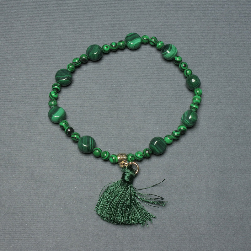 Malachite Coin Bracelet, 8 mm diameter coins and 4 mm smooth beads, length 18 mm, stretch