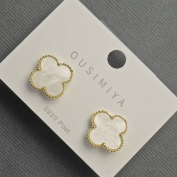 Stud Earrings Shamrock 14mm +/- Pearlescent Gold-Tone Metal