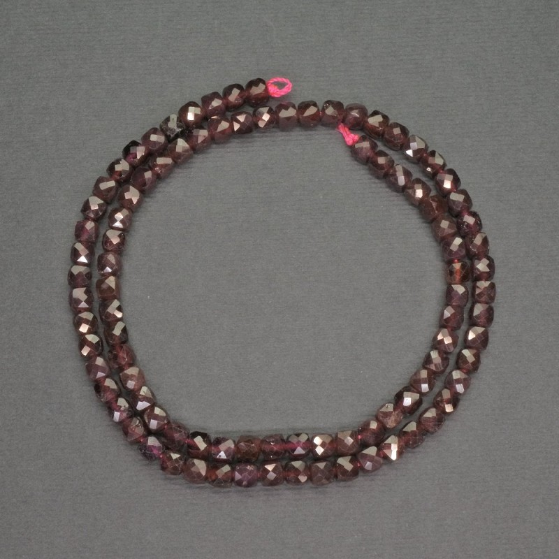 Beads of natural garnet, small faceted cube, 4 mm diameter, 39 cm length