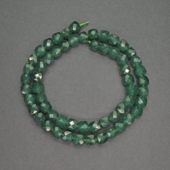 Beads of chrysoprase, faceted cube, diameter about 7 mm, length about 39 cm