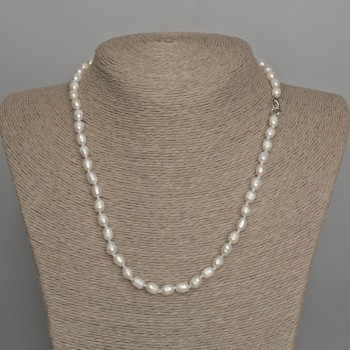 Necklace of natural freshwater oval pearls, diameter 7.5–8×5 mm, length about 46 cm, with clasp