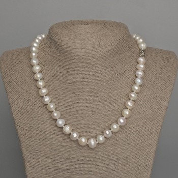 Oval Natural Freshwater Pearl Necklace, 10x9 mm diameter, 46 cm long, with a clasp