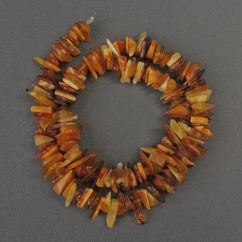 Amber-chip beads, diameter 9–14×3 mm, length 39 cm, on a thread