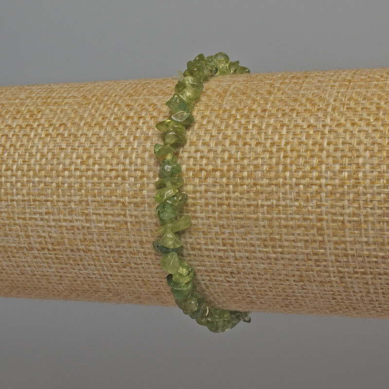 Chrysolite Chip Bracelet, 5×3 mm chips, length 18 mm, +/- on elastic stretch base