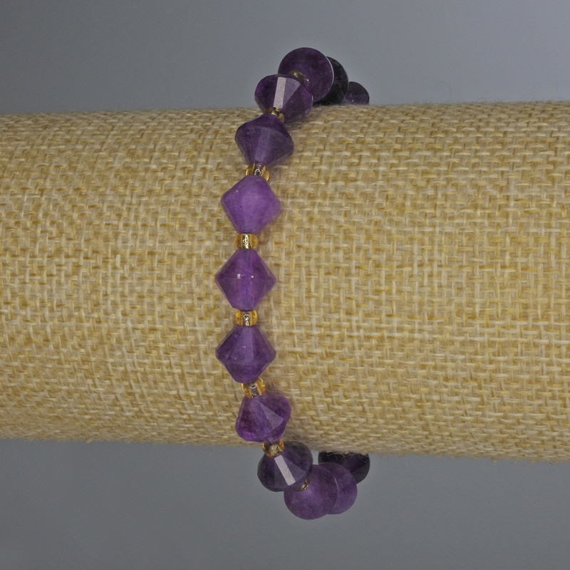 Sugilite bracelet with a faceted rhombus, 8×8 mm ±, with 3 mm beads ±, stretch length 18 mm ±