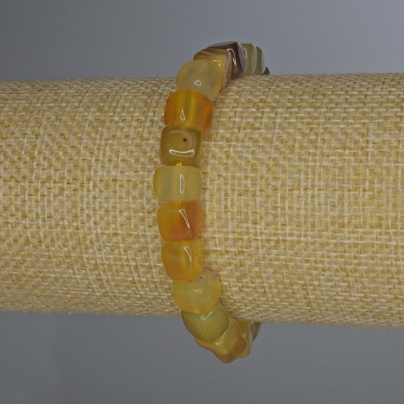 Yellow agate bracelet, cube 7x7 mm, length 18 mm, stretch