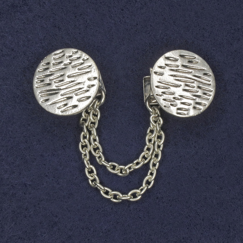 Cardigan Brooch-Clip, Silver-Toned Metal, Diameter 20 mm ±, Chain Length 9 cm ±