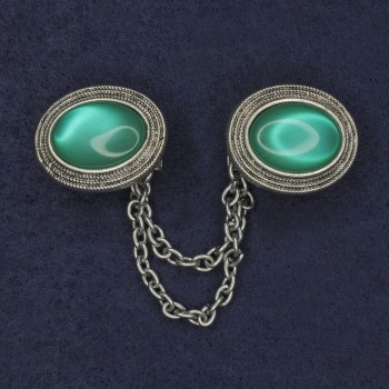 Cardigan brooch with green Cat's Eye oval stone, 26×20 mm diameter, silver-toned metal chain, 9 cm length