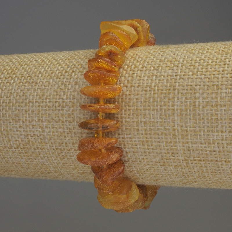 Amber Chip Bracelet 12×3.5 mm with 3 mm beads, length 18 mm, stretch