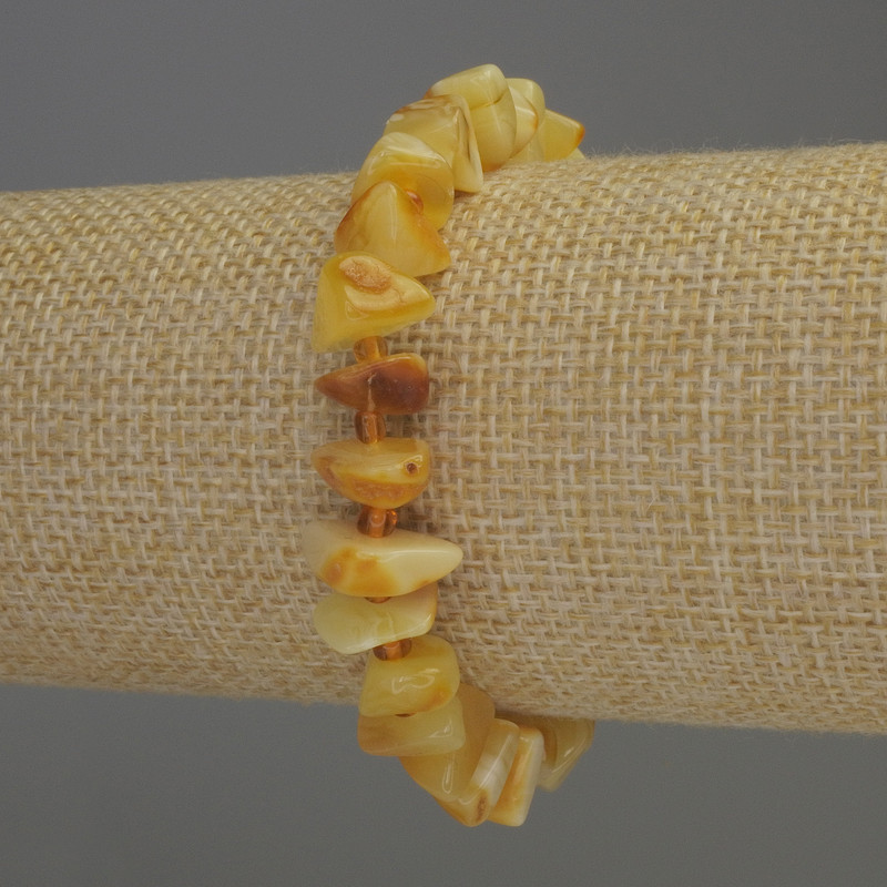Amber crumb bracelet 9–11×3–5 mm with 3 mm beads, length 18 mm, elastic