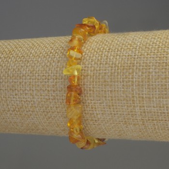 Amber Chip Bracelet on Stretch Base 7-10×4-6 mm, length 18 mm