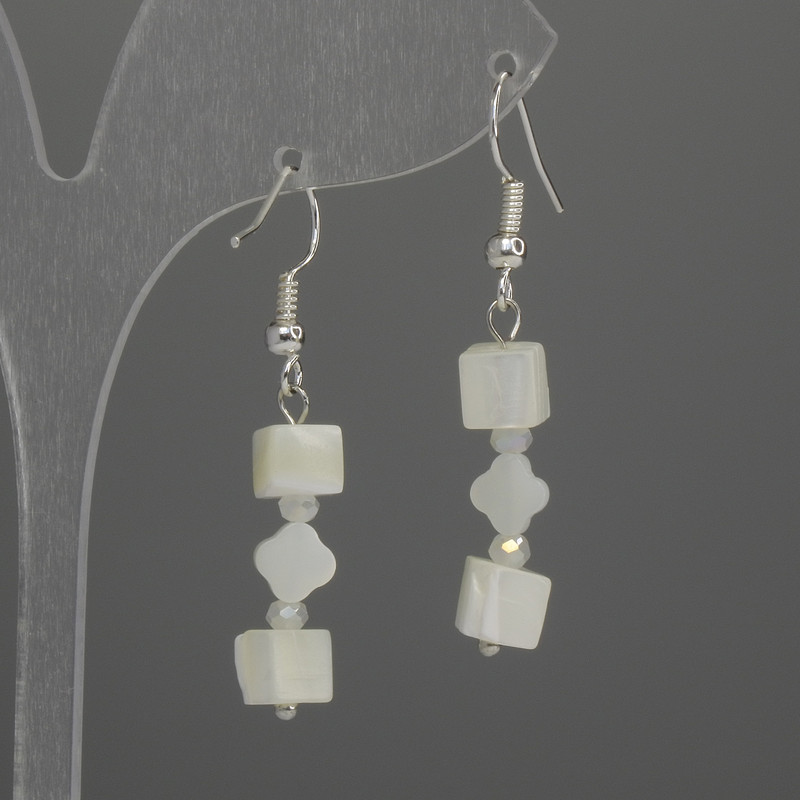 Earrings Mother-of-Pearl Cube 6mm + Clover 6mm, Length 41mm