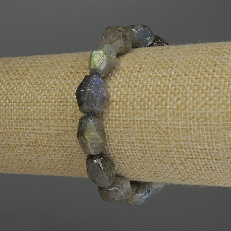 Labradorite bracelet with multifaceted beads, 14×10 mm diameter, 18 cm stretch
