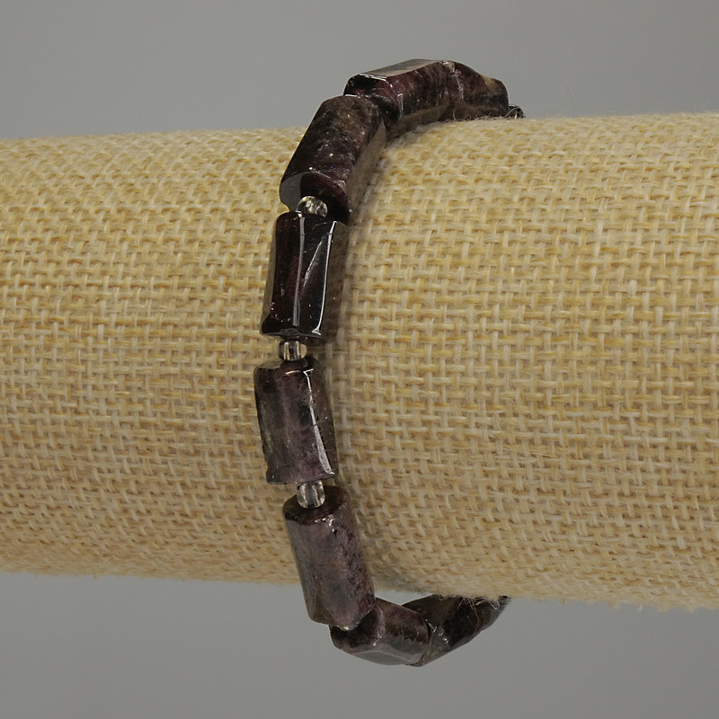 Garnet Bracelet with Faceted Cylindrical Beads, 13×7 mm Diameter, 3 mm Seed Beads, 18 cm Stretch