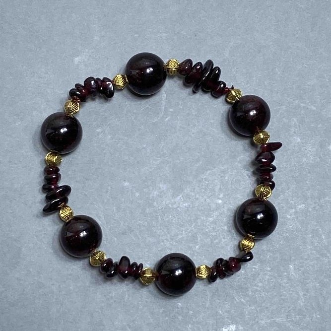 Garnet Bracelet with Smooth Beads, 12 mm Diameter ±, Small Chips 7×2 mm ±, 18 cm Length (Stretch)