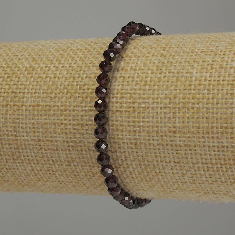 Garnet bracelet with a faceted bead, 4 mm diameter, 18 cm length, stretch