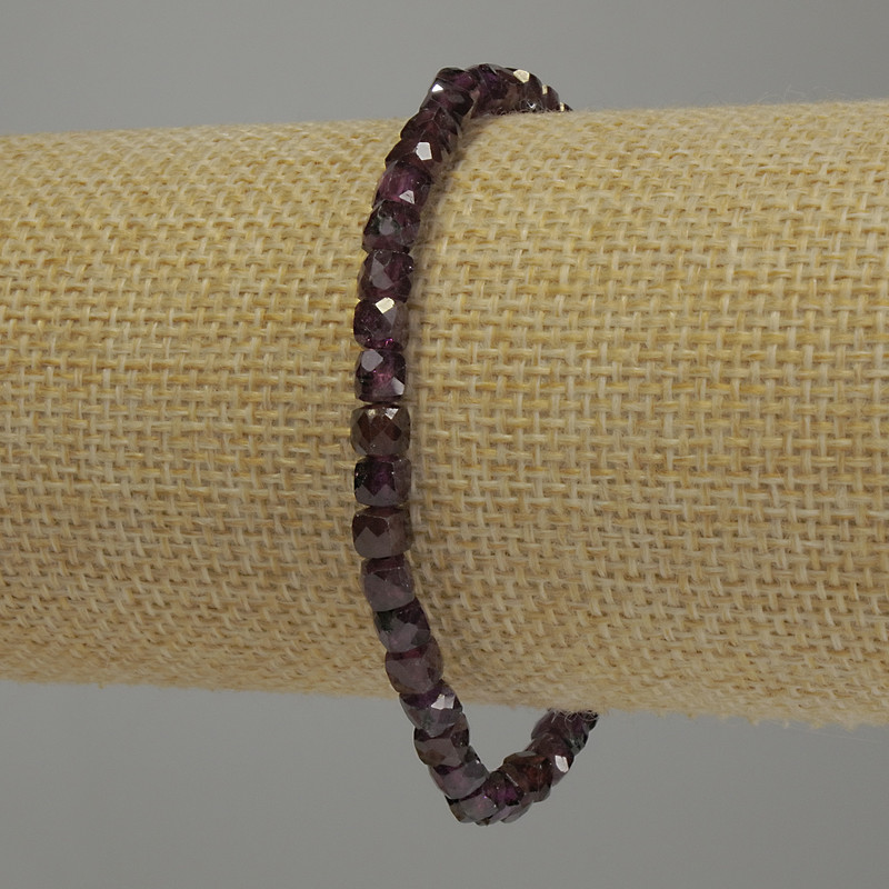Garnet Faceted Cube Bracelet, diameter 4.5×4 mm, length 18 cm (stretch)