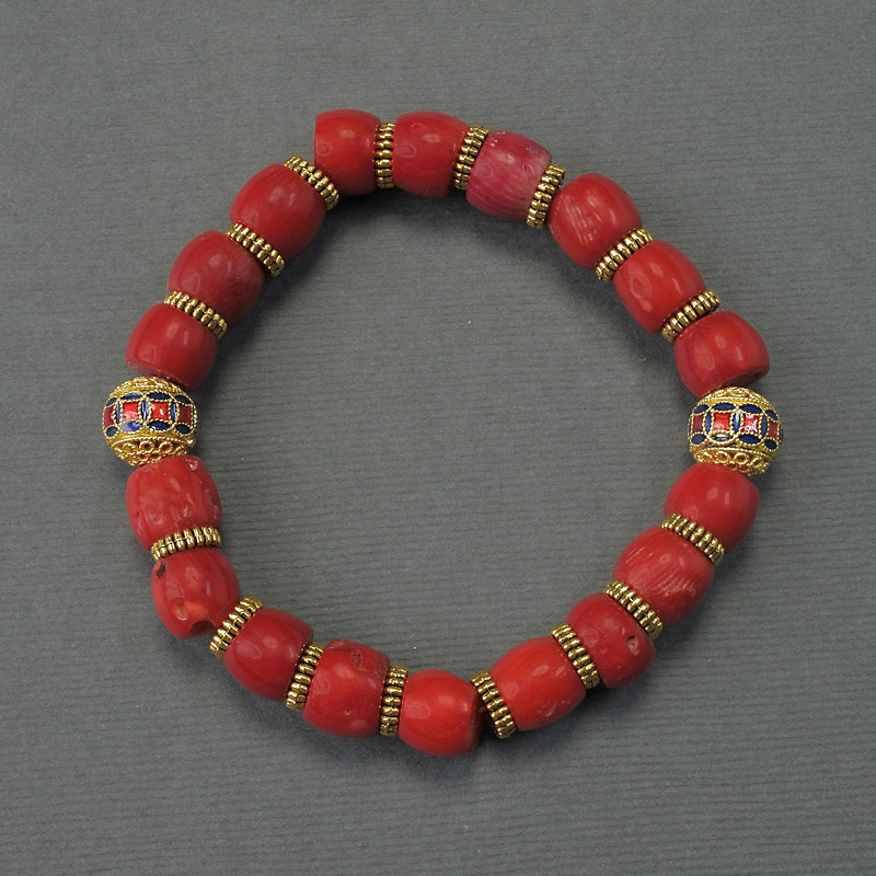 Faceted Coral Bracelet, 7–9×9 mm, 18 cm stretch