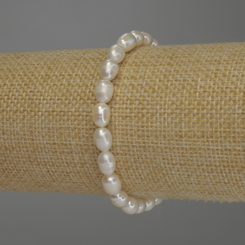 Bracelet with Freshwater Pearls, Oval, 8×5 mm diameter, 18 cm length (Stretch)