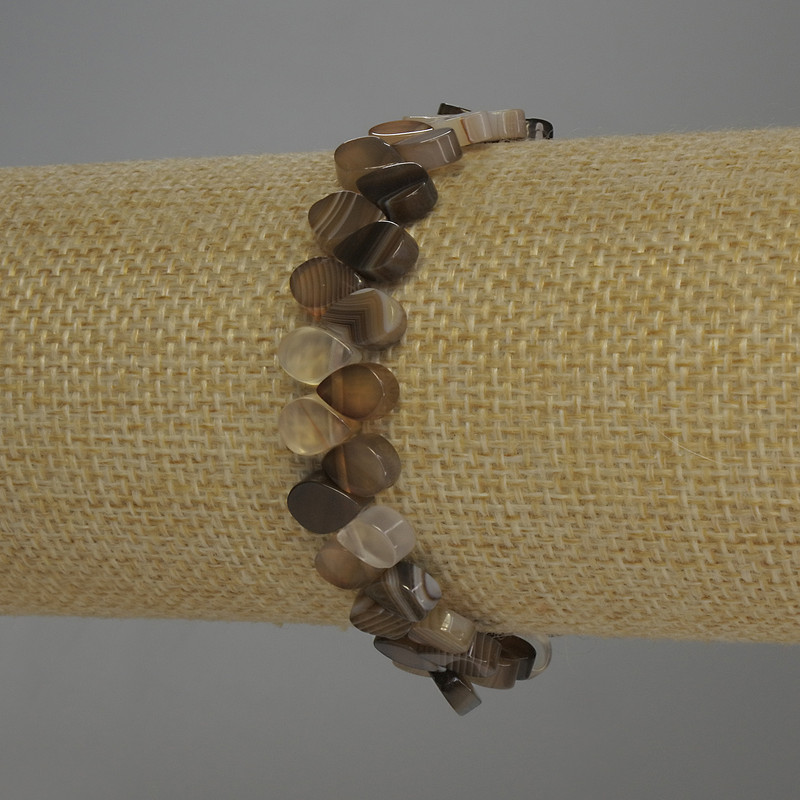 Agate Teardrop Bracelet, 8x6 mm diameter, 18 cm stretch length