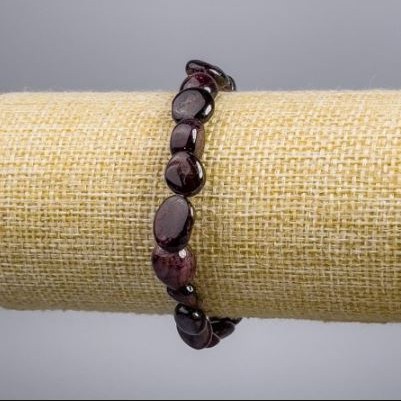 Garnet faceted gemstone bracelet, 8-11×8 mm diameter, 18 cm stretch