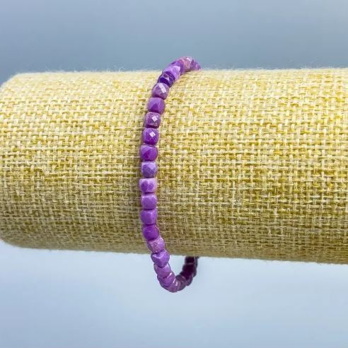 Phosphosiderite bracelet, natural stone, faceted cube, 4x4 mm, length 18 cm (stretch)