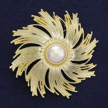 Flower Brooch, 58 mm diameter, gold-toned metal