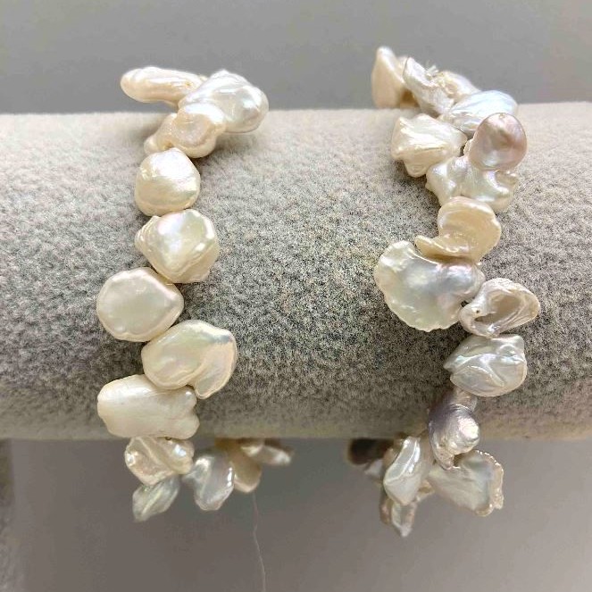 Bracelet of natural baroque pearls with a gasoline tint, diameter 8–10×10–13 mm, length 18 cm, stretchable