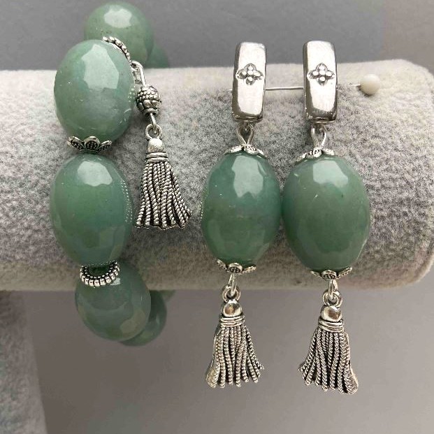 Jadeite Bracelet and Earrings Set, Faceted Oval Jadeite, 21×15 mm diameter, 64 mm length ±, with metal inserts, stretch bracelet length 18 cm ±