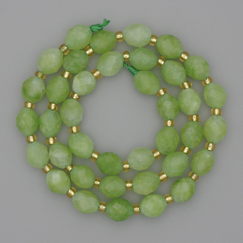 Beads from natural stone Chrysoprase and Olivine, faceted beads, diameter 8x6 mm ±, seed beads 3 mm ±, length 37 cm ±