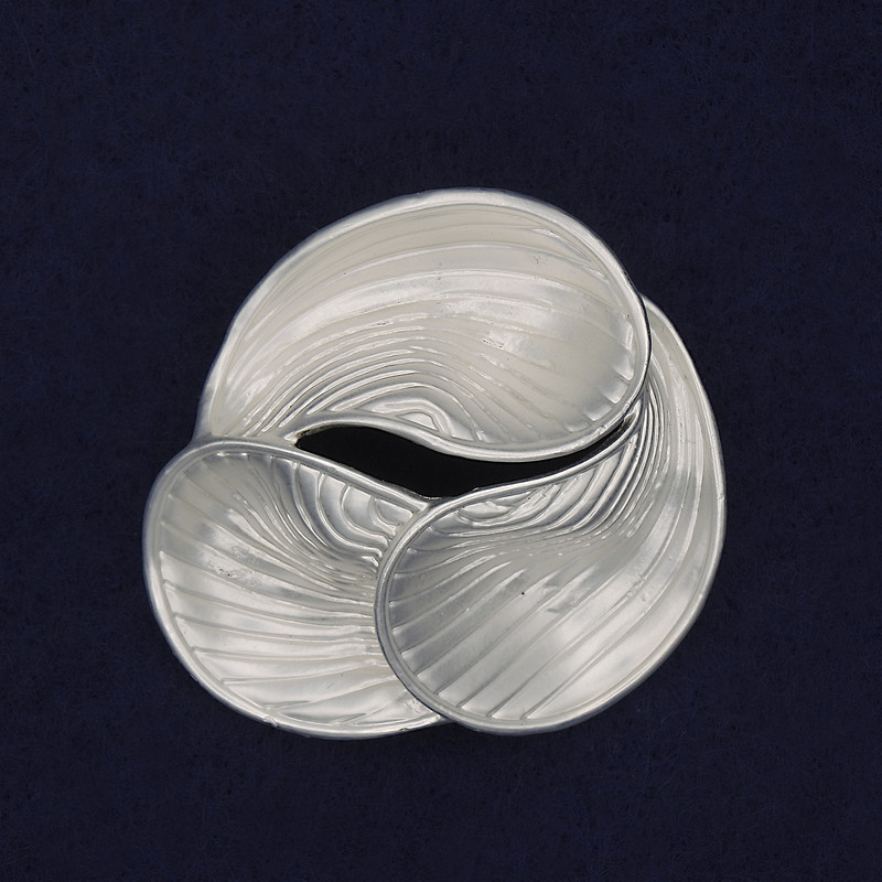 Accent Brooch White Pearlescent Silver Metal 44mm+