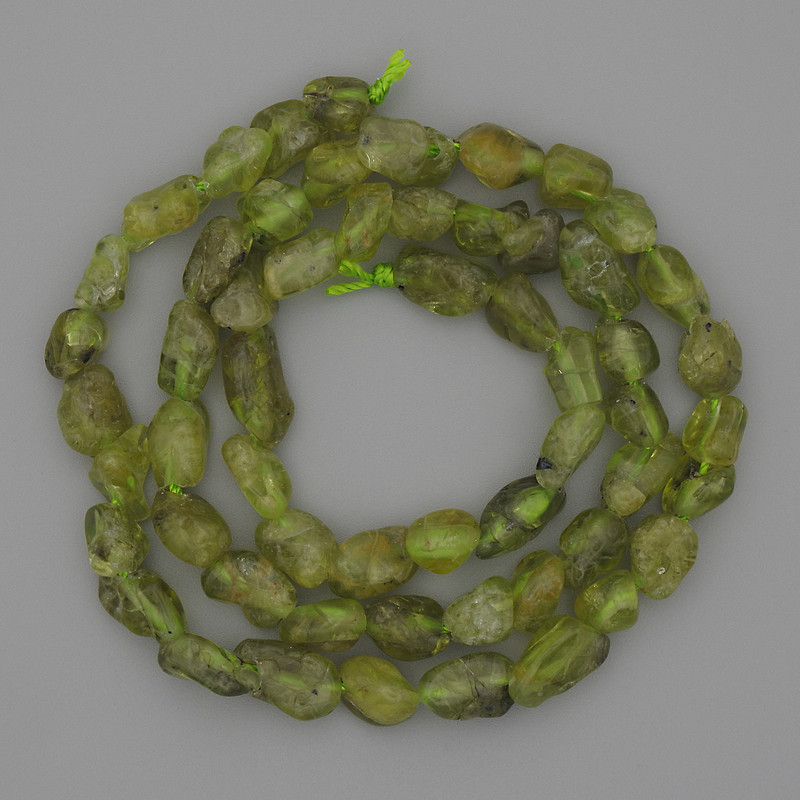 Chrysoprase Beads on Thread, Briolette Cut, 9x5 mm, length 39 cm