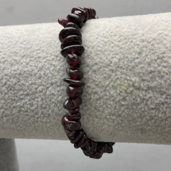 Garnet Chip Bracelet, diameter 5–8×3 mm, length 18 mm, stretch