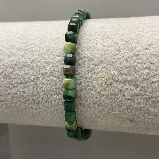 Cat's Eye Stone Bracelet, Faceted Cube, 5×5 mm diameter, 18 mm length, Stretch