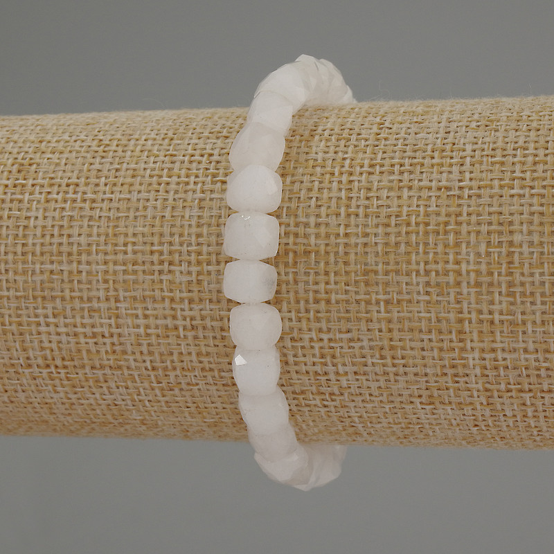 Bracelet with white quartz faceted cube beads
