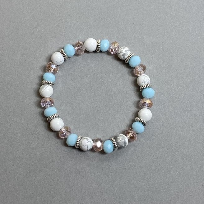 Bracelet 'Assorti' Faceted Rondelles 8x6 mm +/- Bead 8 mm +/- with Metal Inserts, Length 18 mm +/- Stretch