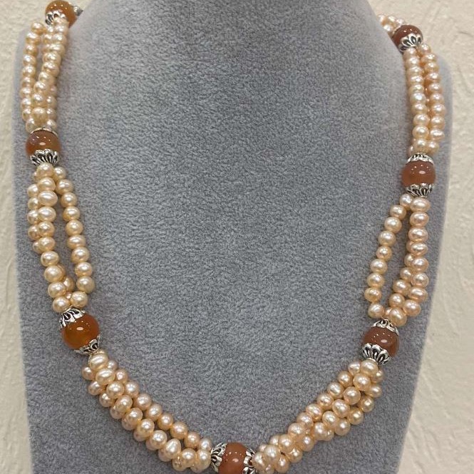 Three-row necklace with freshwater pearls and carnelian ball, diameter 5-6×5-4 mm; carnelian ball 10 mm; adjustable length, 53 cm + 5 cm; extension chain