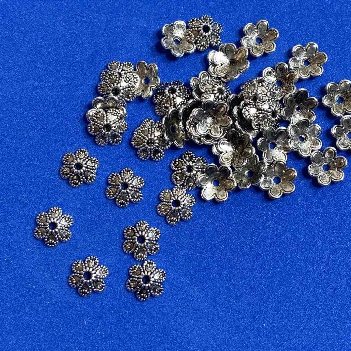 Bead cap findings in silver color, diameter 10x1 mm, hole diameter about 2 mm, packaging 20 g (~50 pcs)