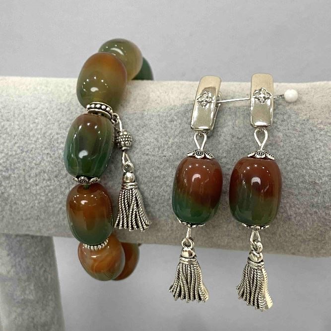 Bracelet and Earrings Set — Brazilian Agate, Tumbled, 18x13 mm ±, with Metal Inlays; Bracelet Length 18 cm ±, Elastic