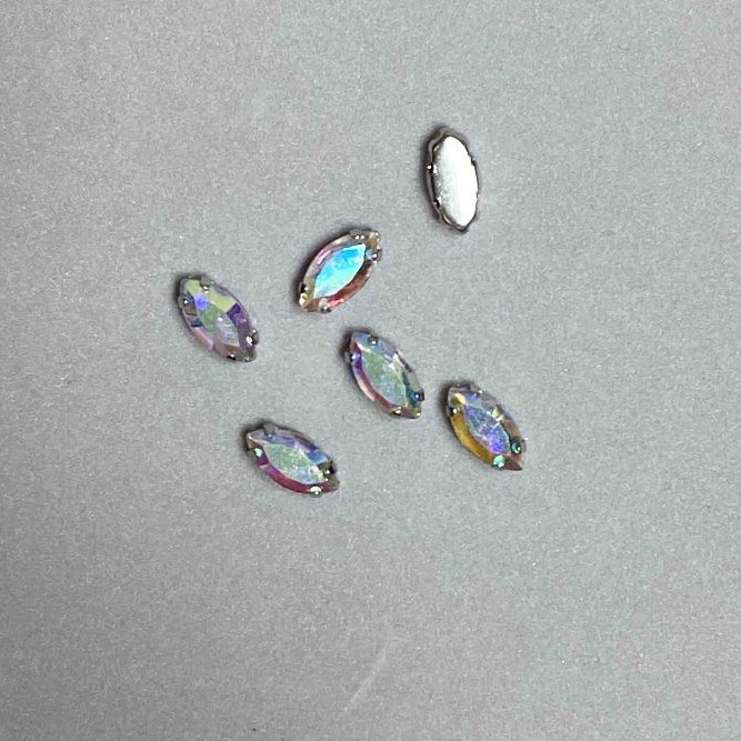 Price per pack /10 pcs. Sew-on crystal in a prong setting oval 10×4.5 mm ± yellow and magenta