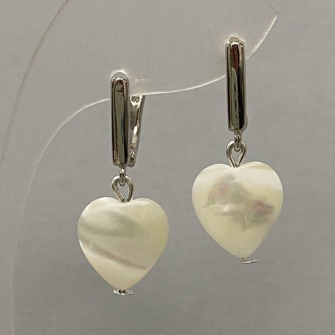 Perlamurt Heart Earrings 12mm, length 30mm