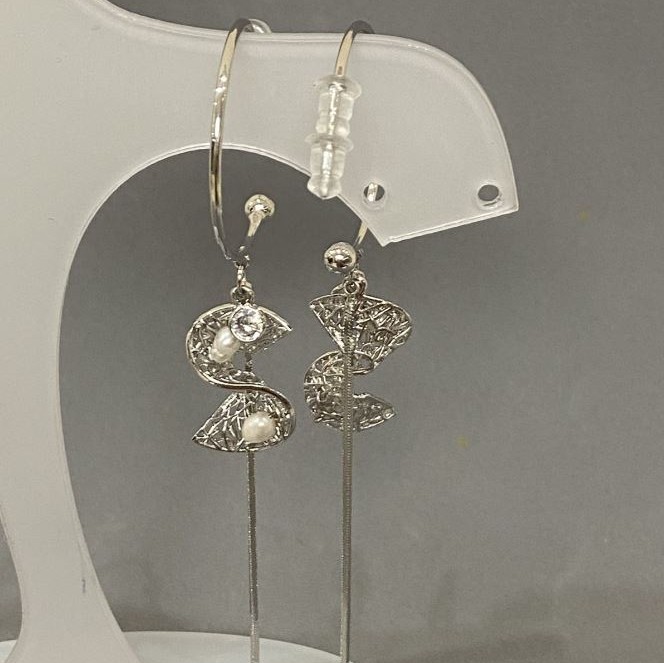 Ring-shaped stud earrings, diameter 24 mm ±, silver-toned metal, length 87 mm+