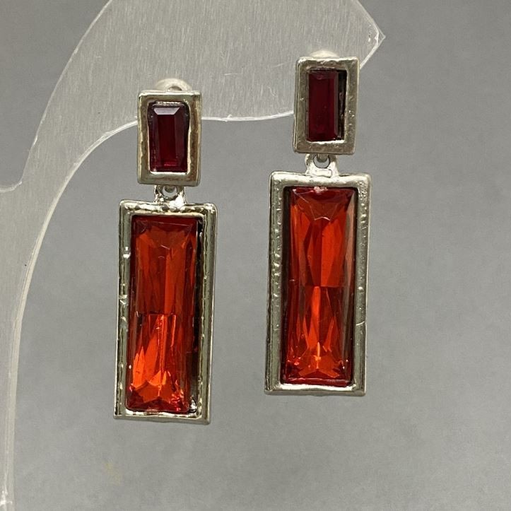 Earrings with red crystals, silver-toned metal, diameter 7-11 mm, length about 37 mm