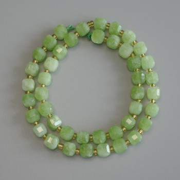 Beads from natural chrysolite olivine gemstone, faceted cube, 7x7mm diameter, 3mm seed beads, length 38cm
