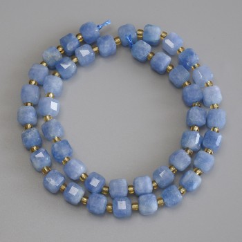 Aquamarine beads, faceted cube beads, diameter 7x7 mm +/- with 3 mm seed beads +/-, length 37 cm +/- on thread