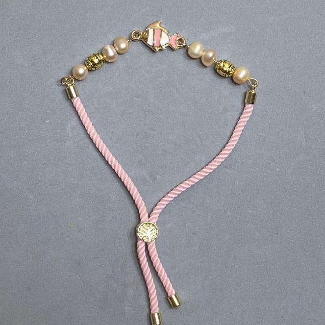 Textile bracelet, diameter 5.5 mm, adjustable, oval pearls 6.5×5.5 mm, with gold-tone metal inserts