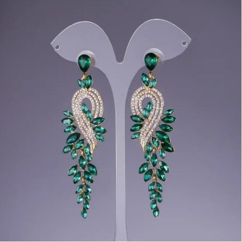 Earrings with green crystals, length approx. 9 cm, yellow metal